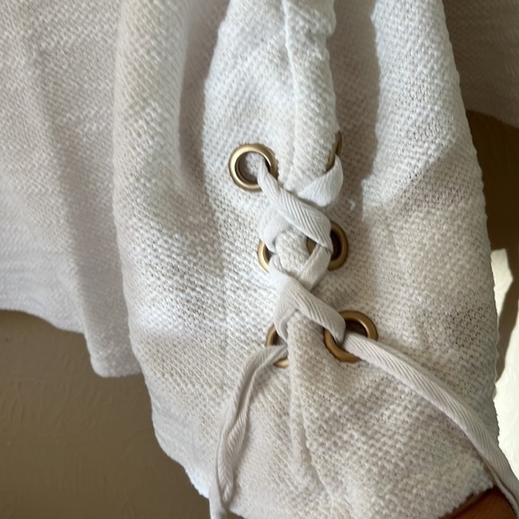 Joan’s New York signature textured white boatneck grommet with tie size Medium - Picture 3 of 11